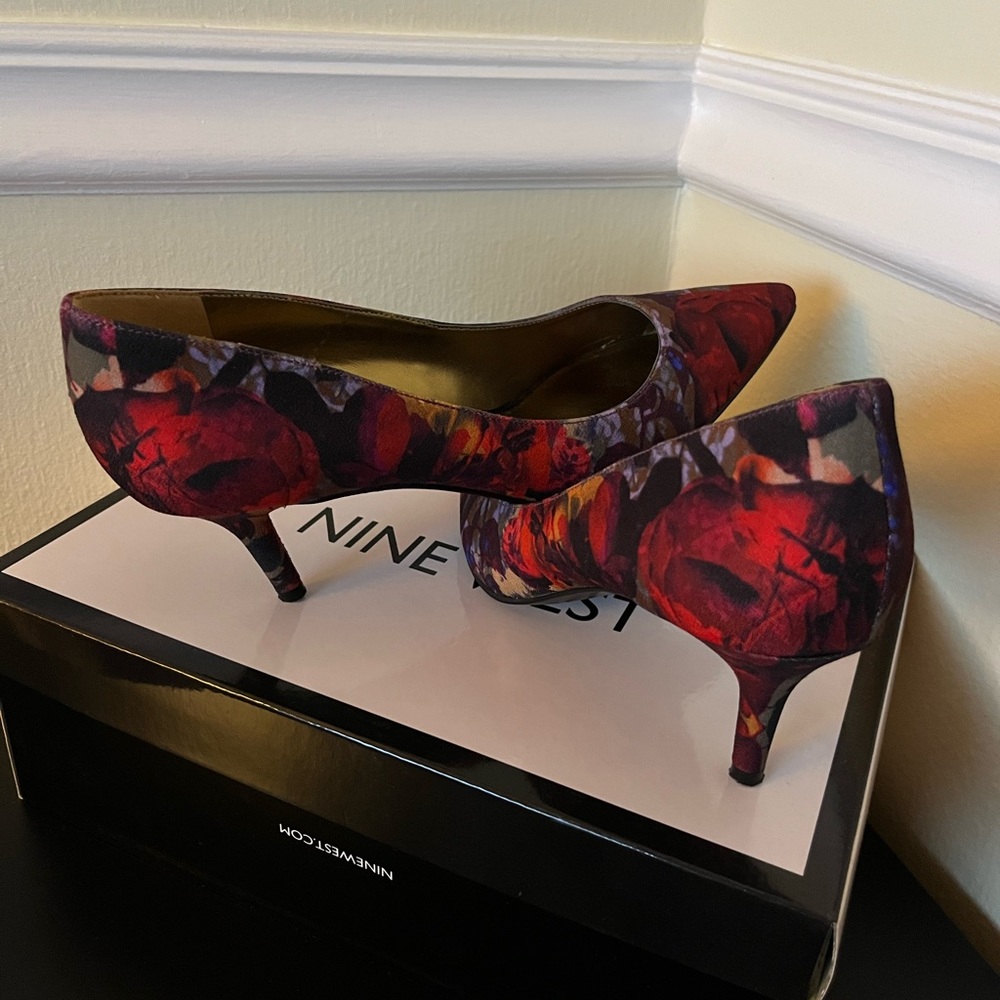 Nine West Margot multi red pumps in box.